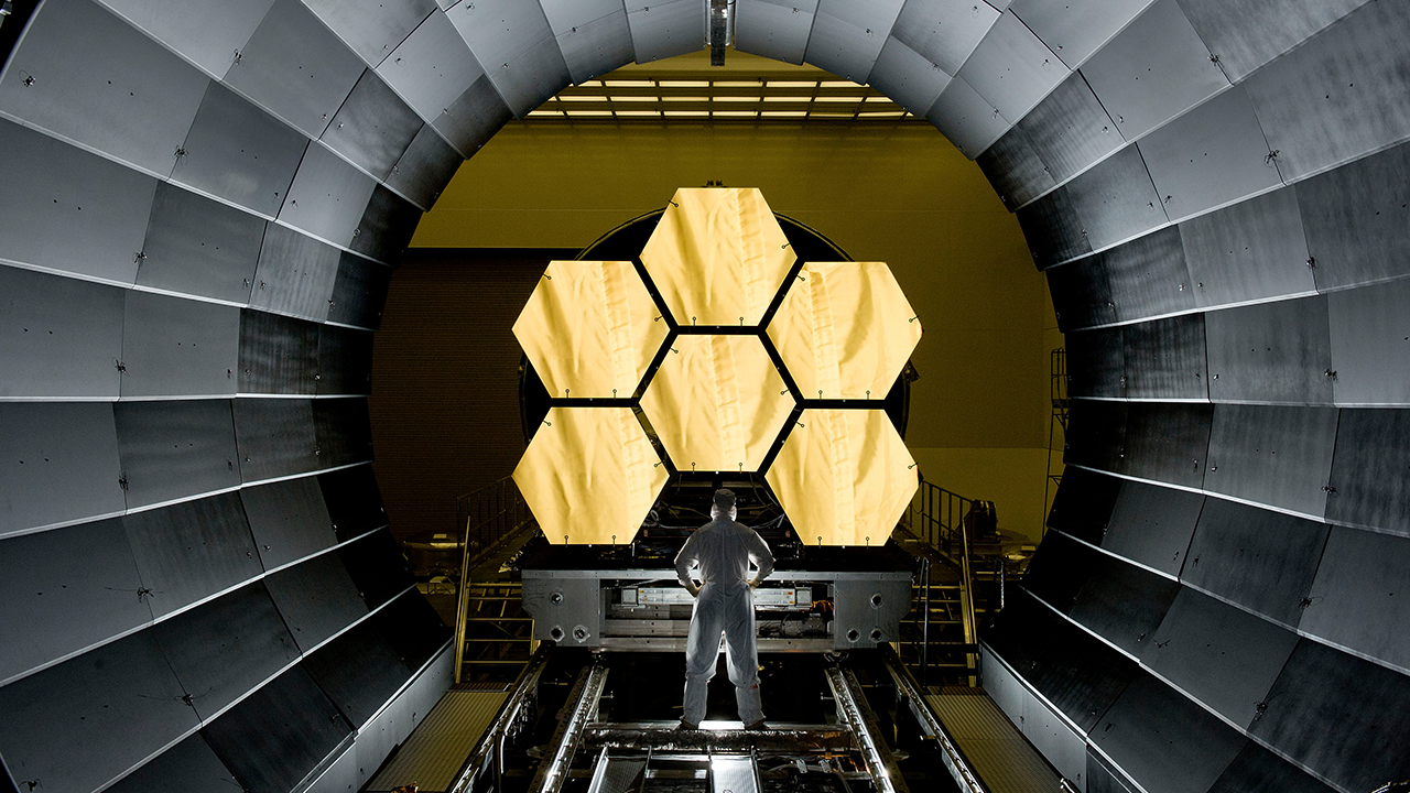 Webb's Primary Mirror Segments Go into Cryogenic Testing